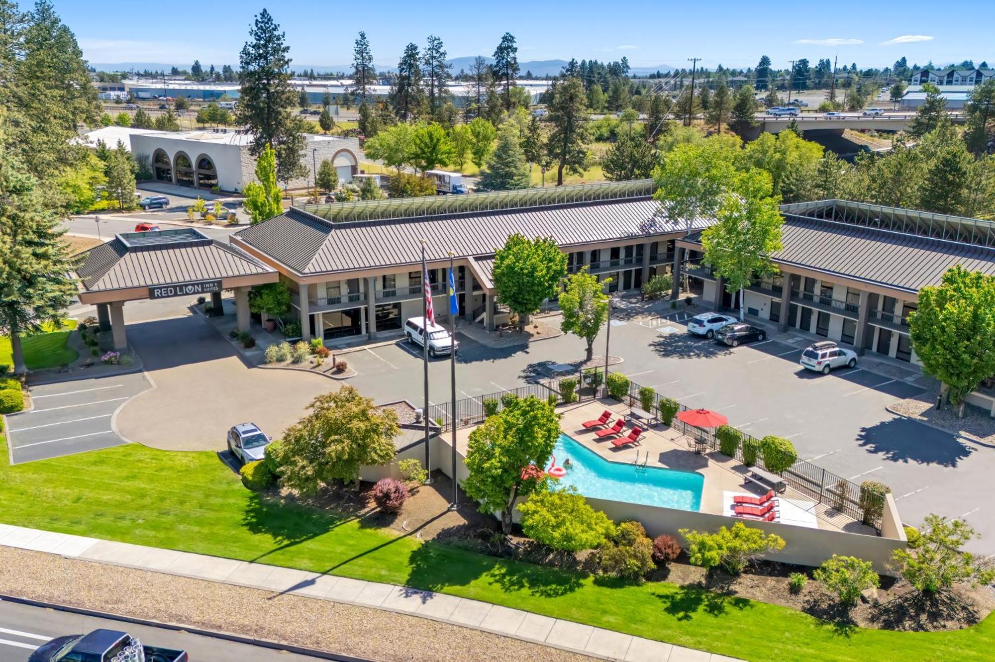 Red Lion Inn & Suites Deschutes River - Bend Exteriör bild