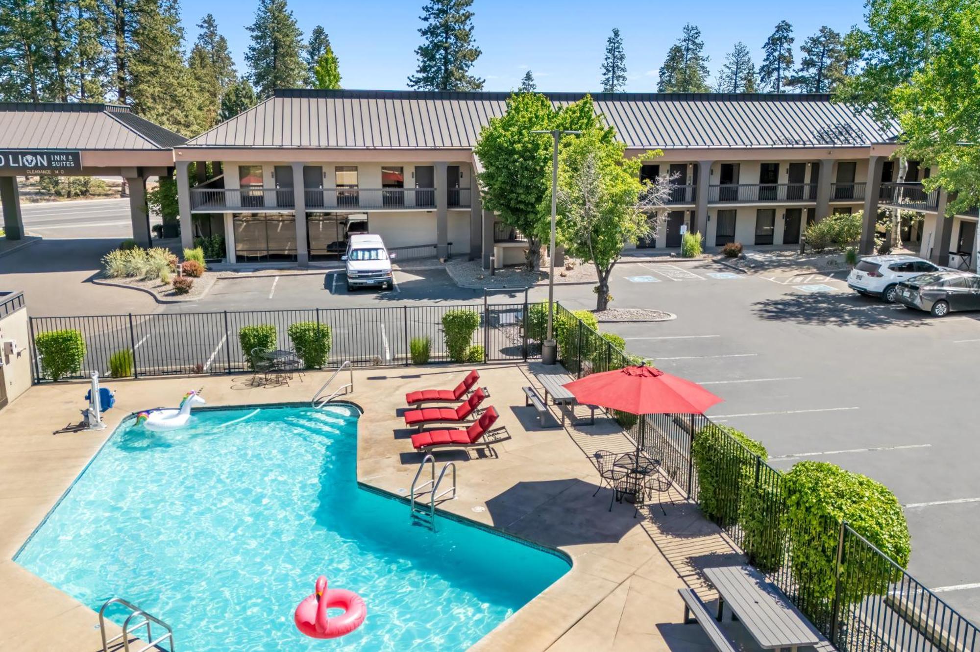 Red Lion Inn & Suites Deschutes River - Bend Exteriör bild