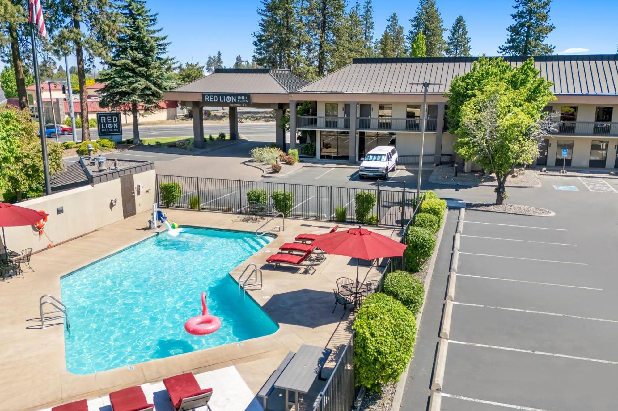 Red Lion Inn & Suites Deschutes River - Bend Exteriör bild