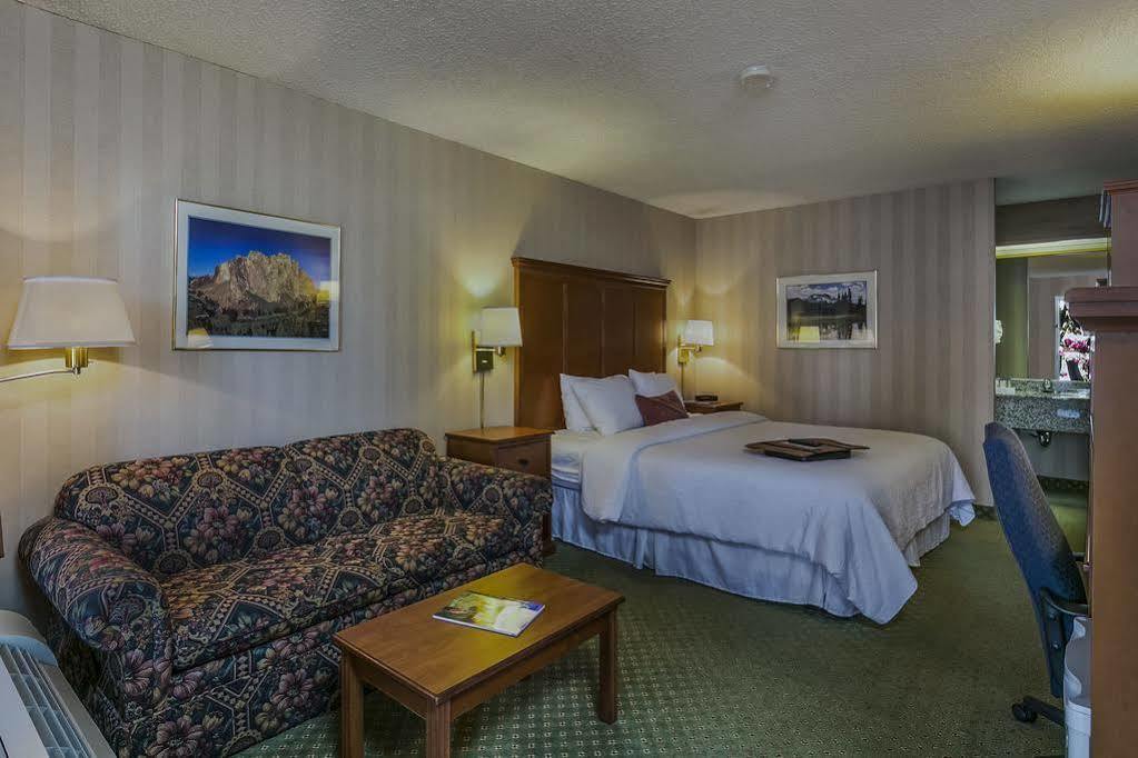 Red Lion Inn & Suites Deschutes River - Bend Exteriör bild