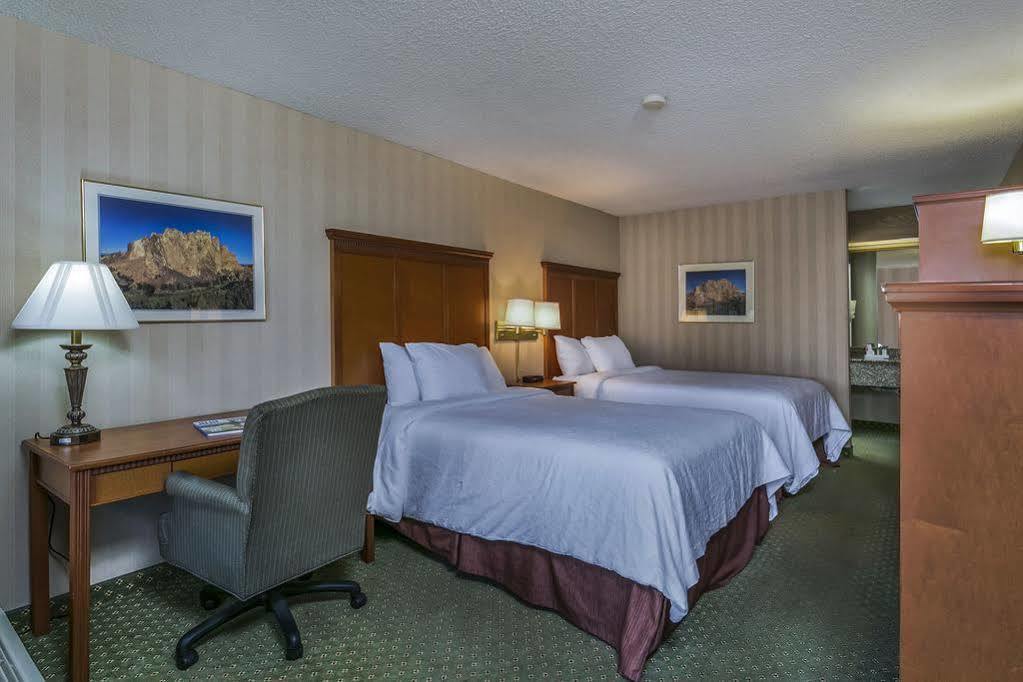 Red Lion Inn & Suites Deschutes River - Bend Exteriör bild