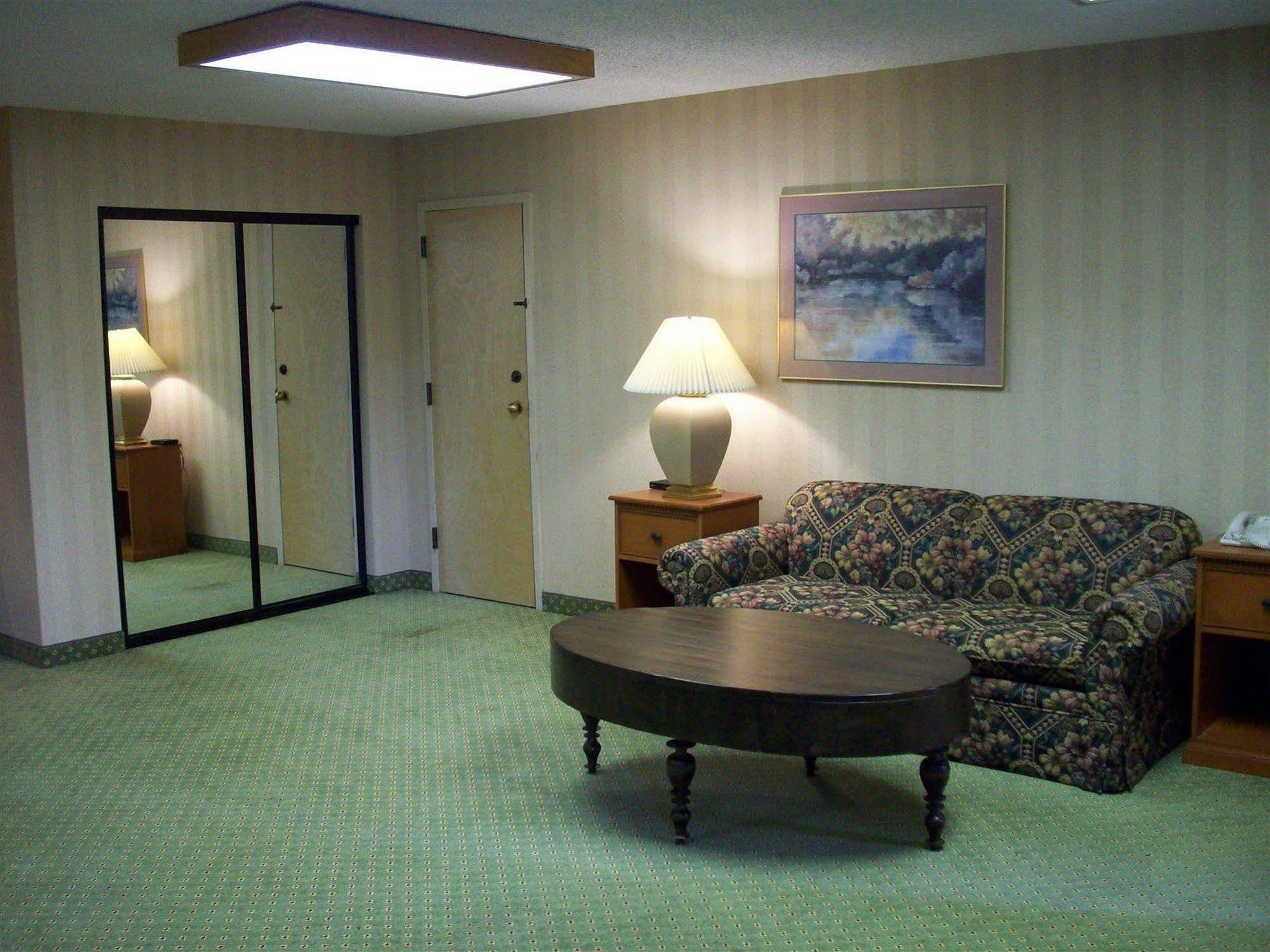Red Lion Inn & Suites Deschutes River - Bend Exteriör bild